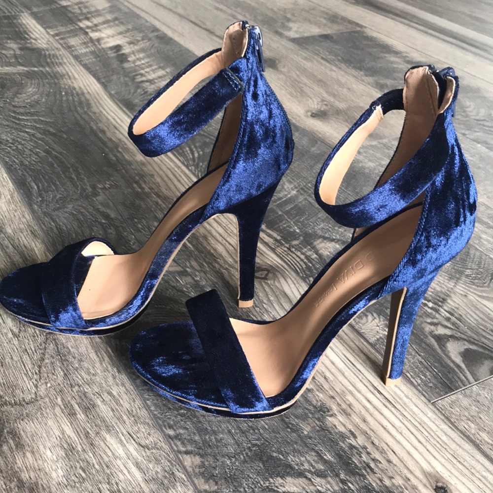 Navy Velvet Size 6 Stiletto